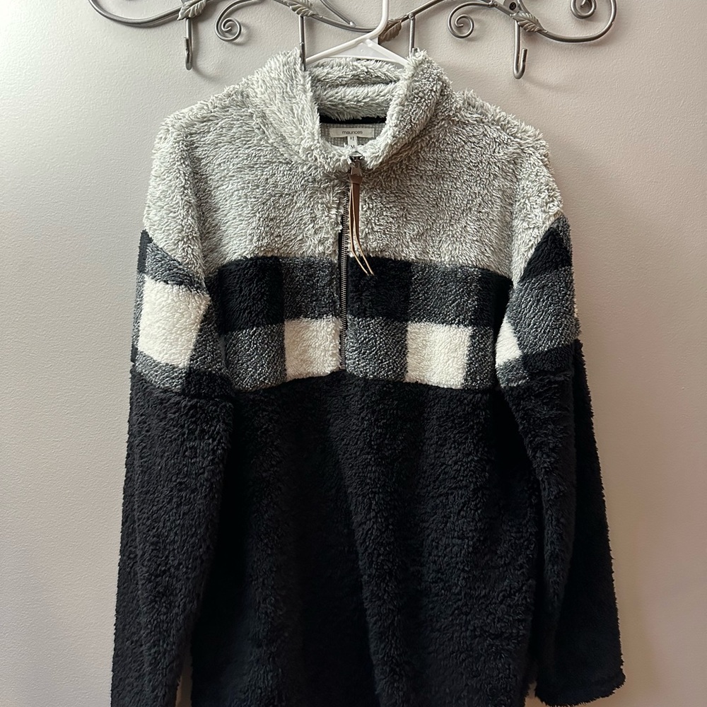 Maurices Gray Black and White plaid pull over. Size M